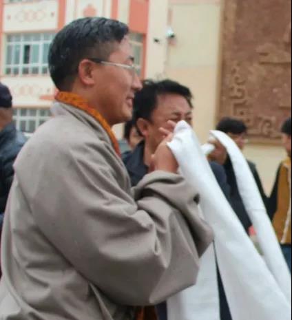 厲害了，央視媒體走進(jìn)若爾蓋藏文中學(xué)