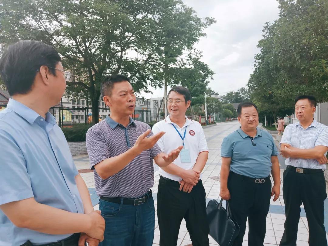 雅安市人大常委會黨組成員、副主任李勇一行蒞臨視察