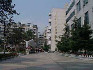成都市第十七中學(xué)2018年中考分?jǐn)?shù)線是多少？
