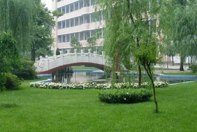 渠縣三匯中學(xué)地理位置在哪里？