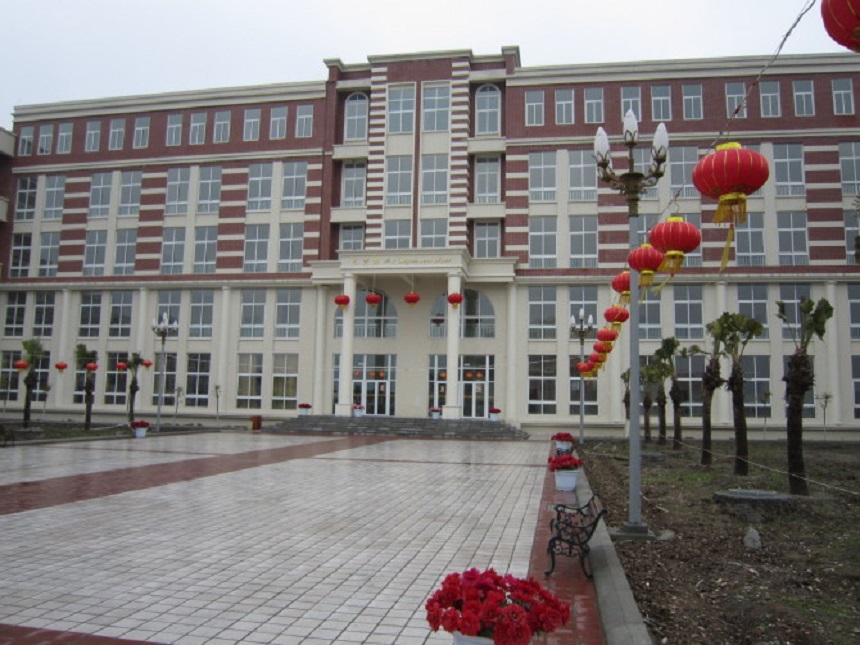 四川師范大學(xué)附屬第三實驗中學(xué)聯(lián)系電話是多少？