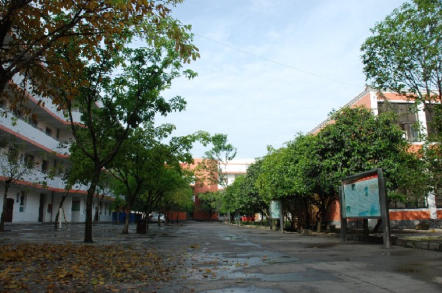 大邑中學(xué)聯(lián)系方式是多少？