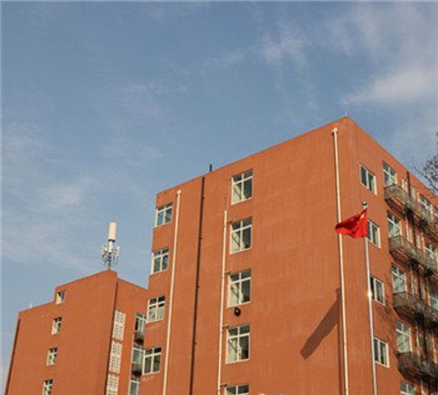 ?成都市實驗中學今年中考分數(shù)線是多少？