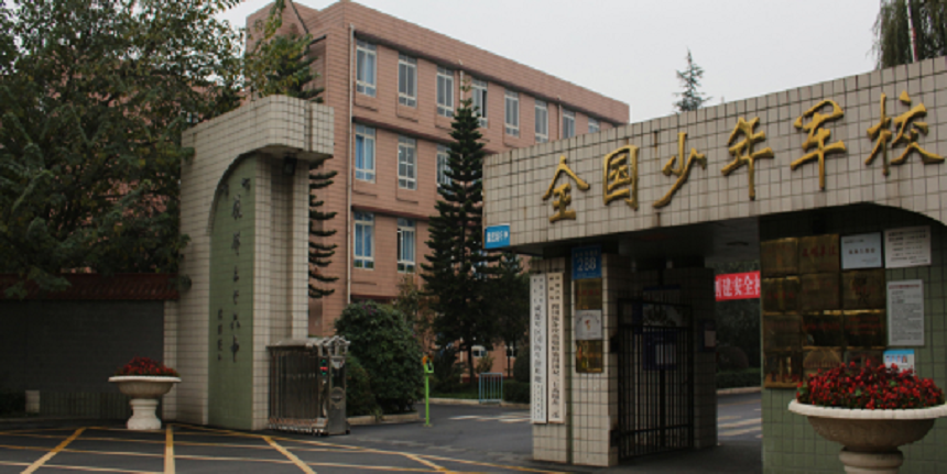 成都三十六中環(huán)境好不好？住宿呢？