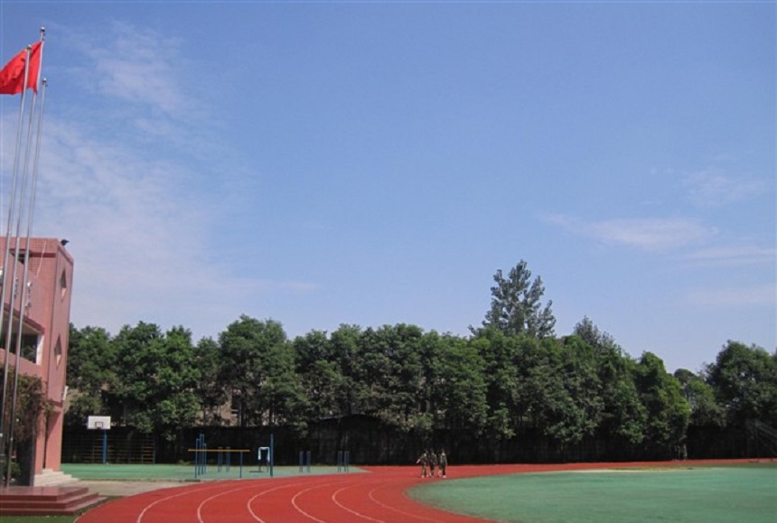 成都三十六中環(huán)境好不好？住宿呢？
