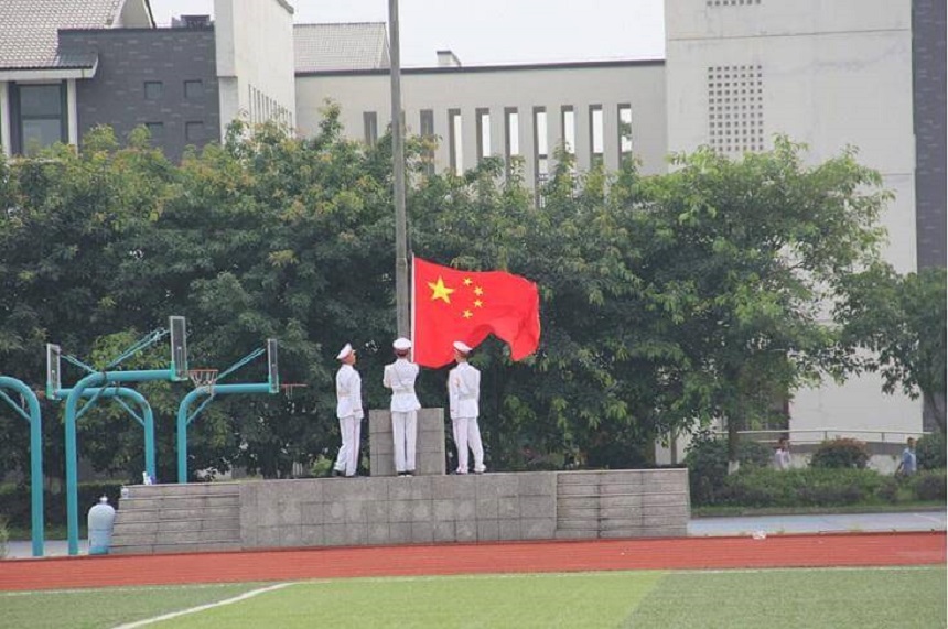 石室白馬中學(xué)近幾年的中考錄取分?jǐn)?shù)線是多少？