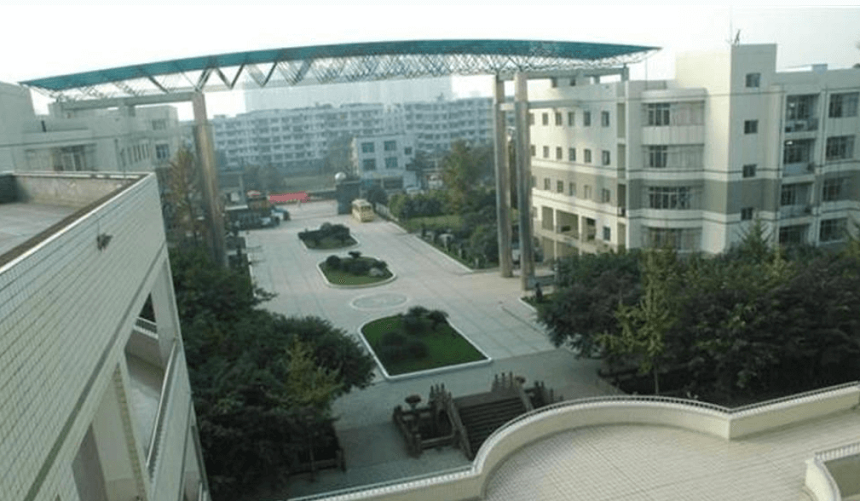 華陽中學(xué)具體地址在哪？