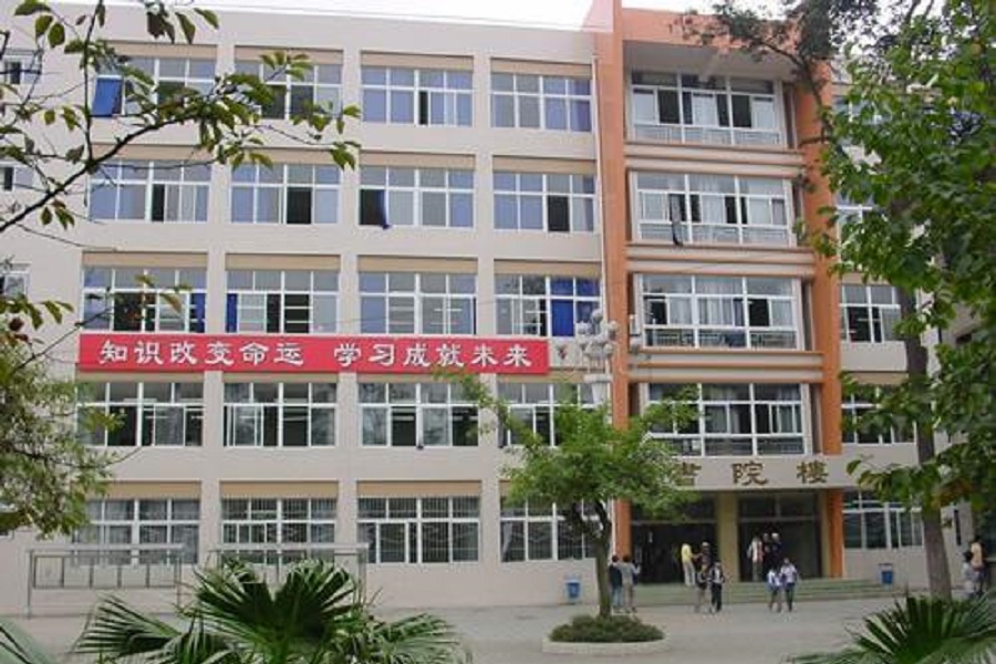 新都二中校園環(huán)境怎么樣？