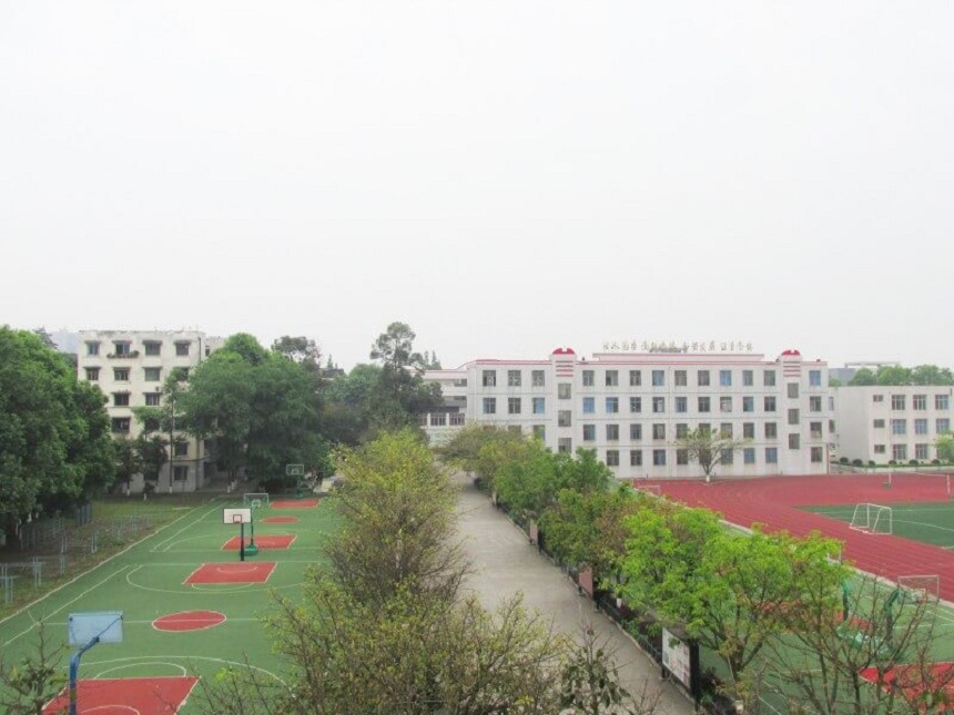 青白江中學(xué)環(huán)境好不好？