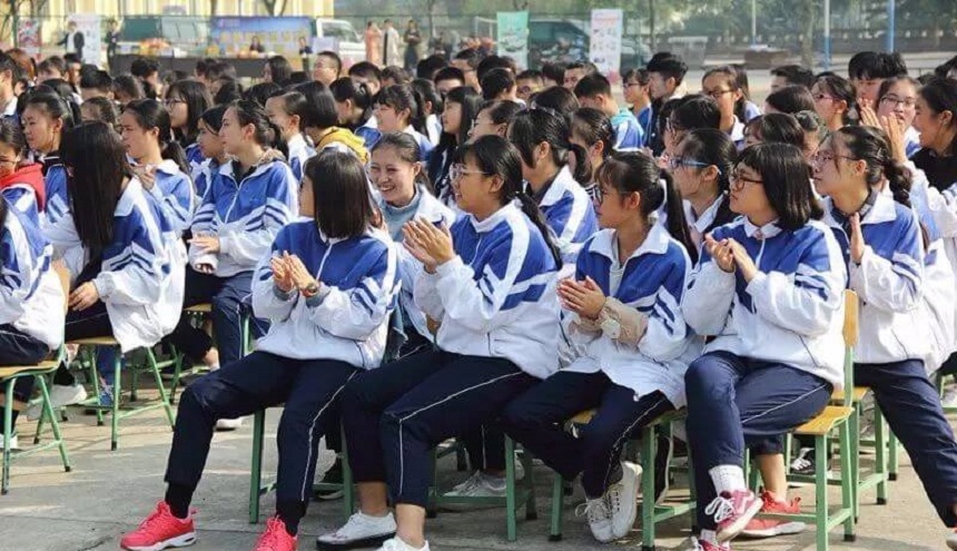 資陽外國語學(xué)校環(huán)境、教學(xué)設(shè)施好不好？