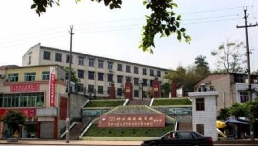 資陽外國語學(xué)校環(huán)境、教學(xué)設(shè)施好不好？