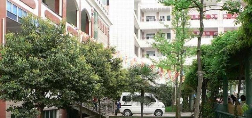 伍隍中學(xué)校園環(huán)境好嗎？