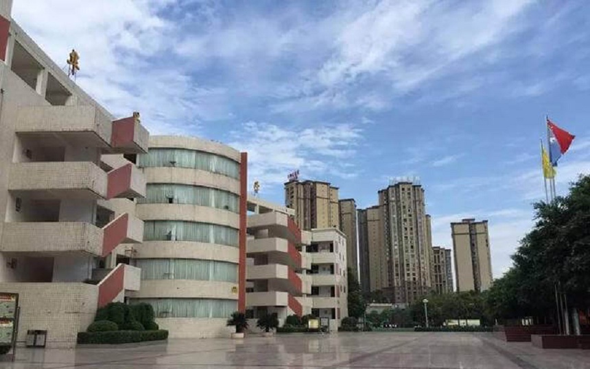 華興中學(xué)是民辦嗎？