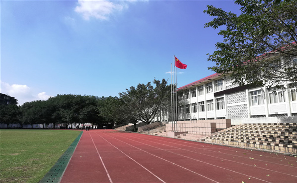 五通橋中學(xué)校園環(huán)境怎么樣？