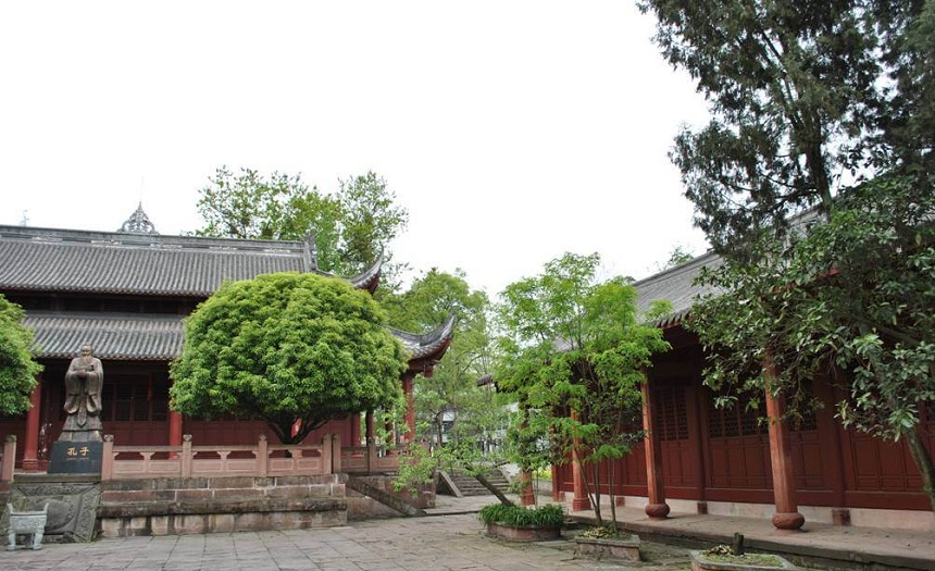 名山中學(xué)地址在哪里？