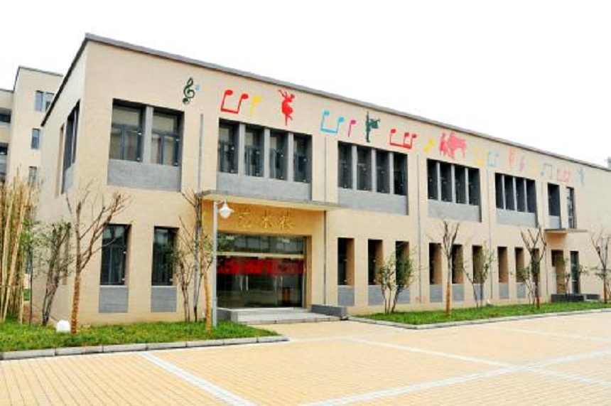 德陽東電中學(xué)校園環(huán)境好不好？宿舍環(huán)境怎么樣？