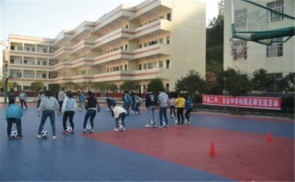 云臺(tái)中學(xué)學(xué)校詳細(xì)地址在什么地方？