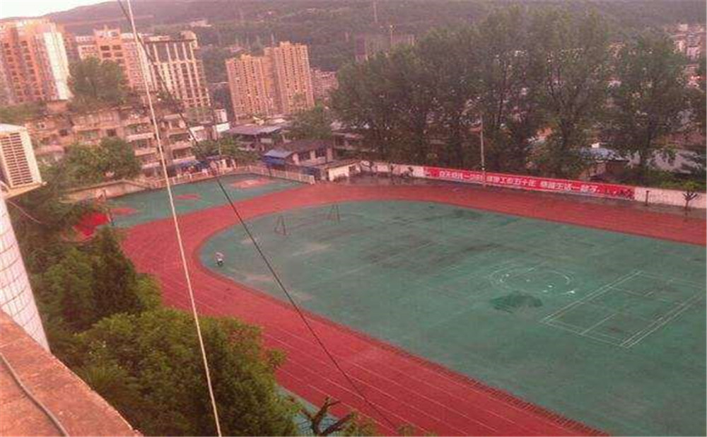 通江縣實驗中學學校詳細地址在什么地方？