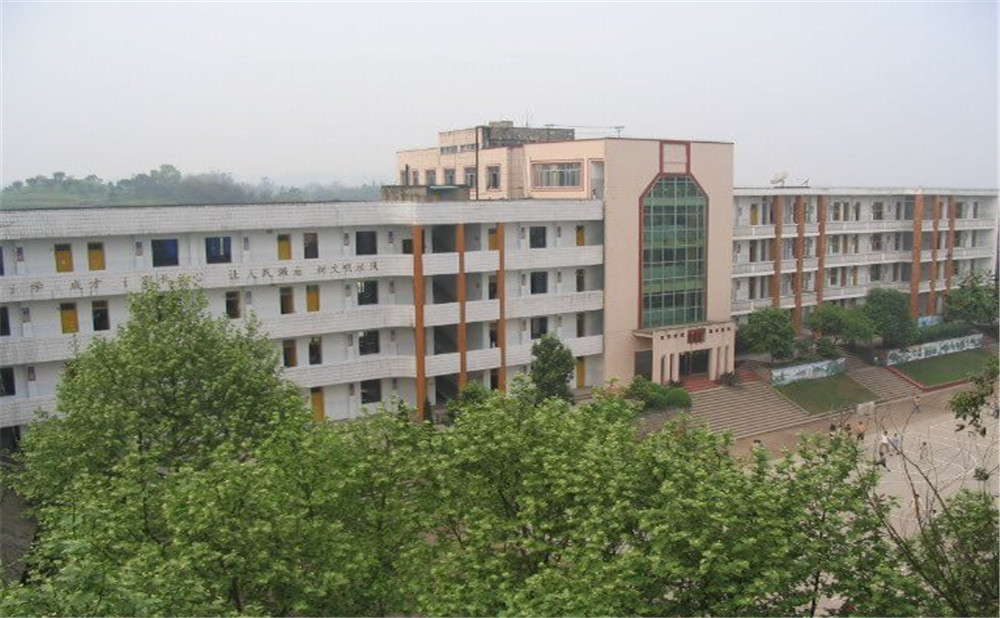 瀘州市納溪區(qū)護(hù)國中學(xué)環(huán)境怎么樣？