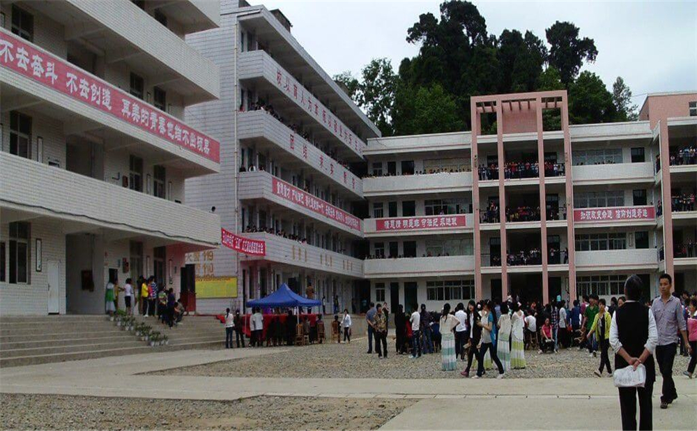 玉山中學(xué)學(xué)校詳細(xì)地址在什么地方？