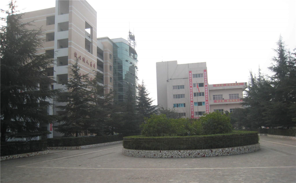 巴中市第二中學(xué)學(xué)校詳細(xì)地址在什么地方？