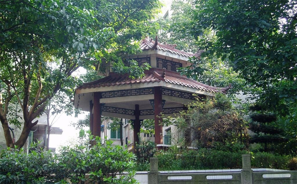 四川省鄰水中學(xué)的詳細(xì)地址在什么地方？