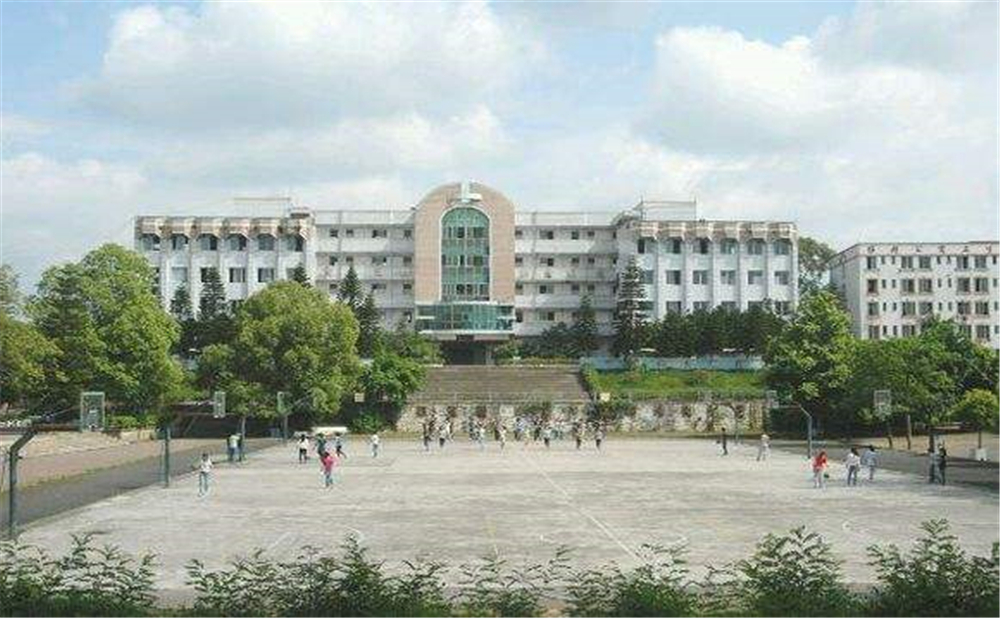 內江十中學校環(huán)境怎么樣？