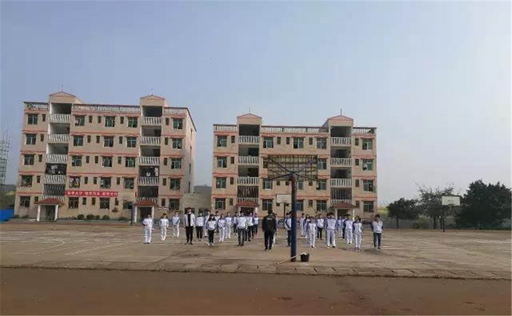 內(nèi)江市第十一中學(xué)2020年學(xué)校學(xué)費(fèi)多少錢一年？