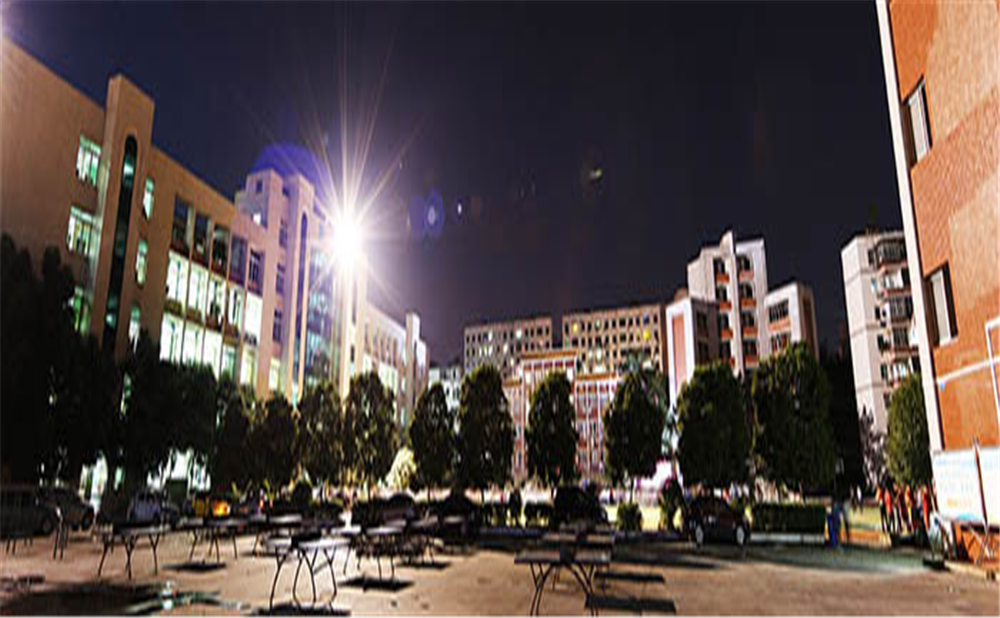 南充市白塔中學(xué)學(xué)校環(huán)境怎么樣？