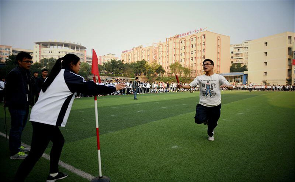 高坪中學(xué)學(xué)校詳細(xì)地址在什么地方？