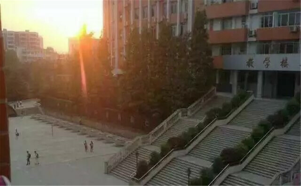 南充十一中學(xué)校環(huán)境怎么樣？