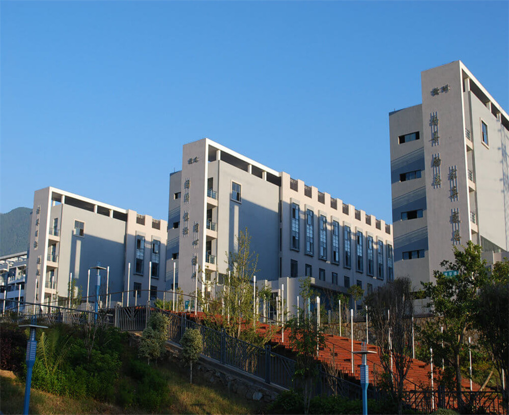 四川省米易學校招辦電話是多少？