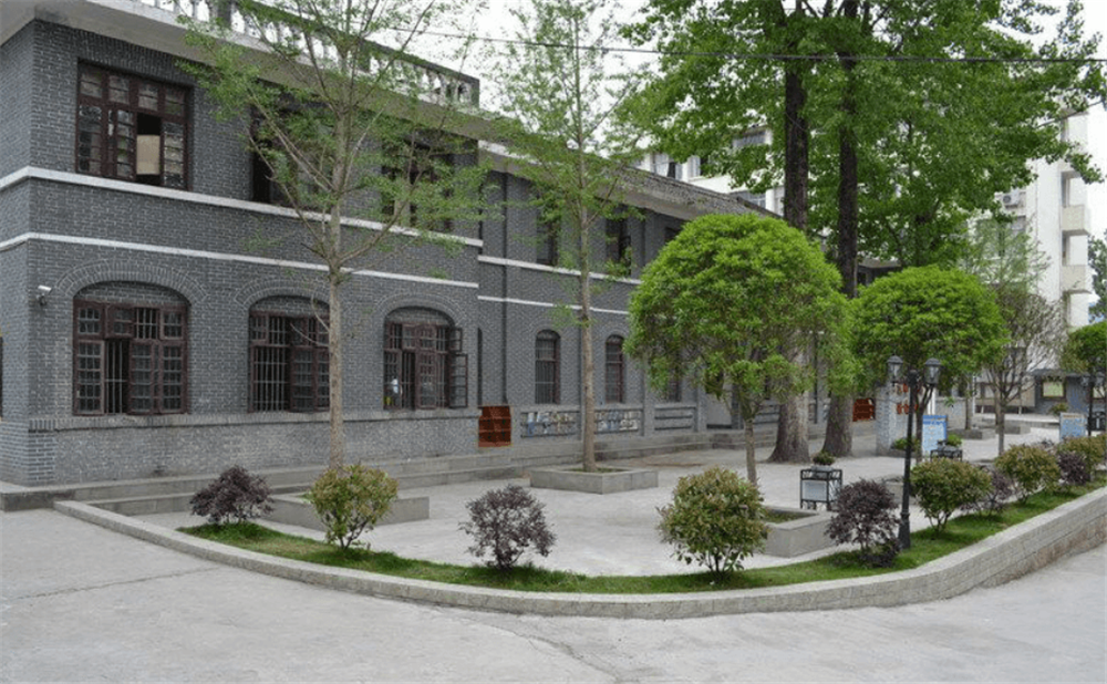 閬中市柏埡中學(xué)學(xué)校招辦電話是多少？