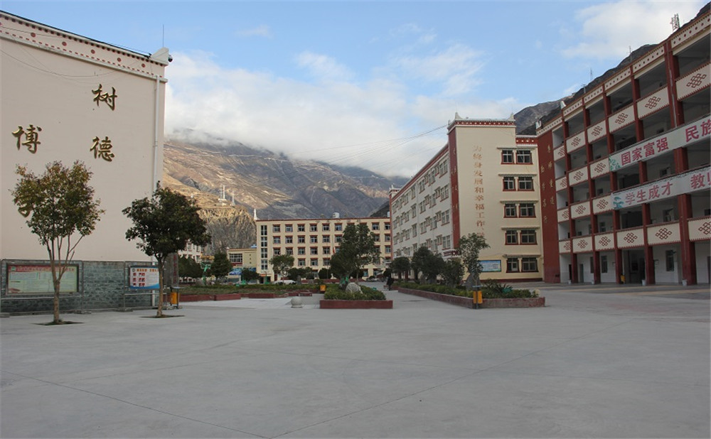 小金中學(xué)的詳細(xì)地址在什么地方？