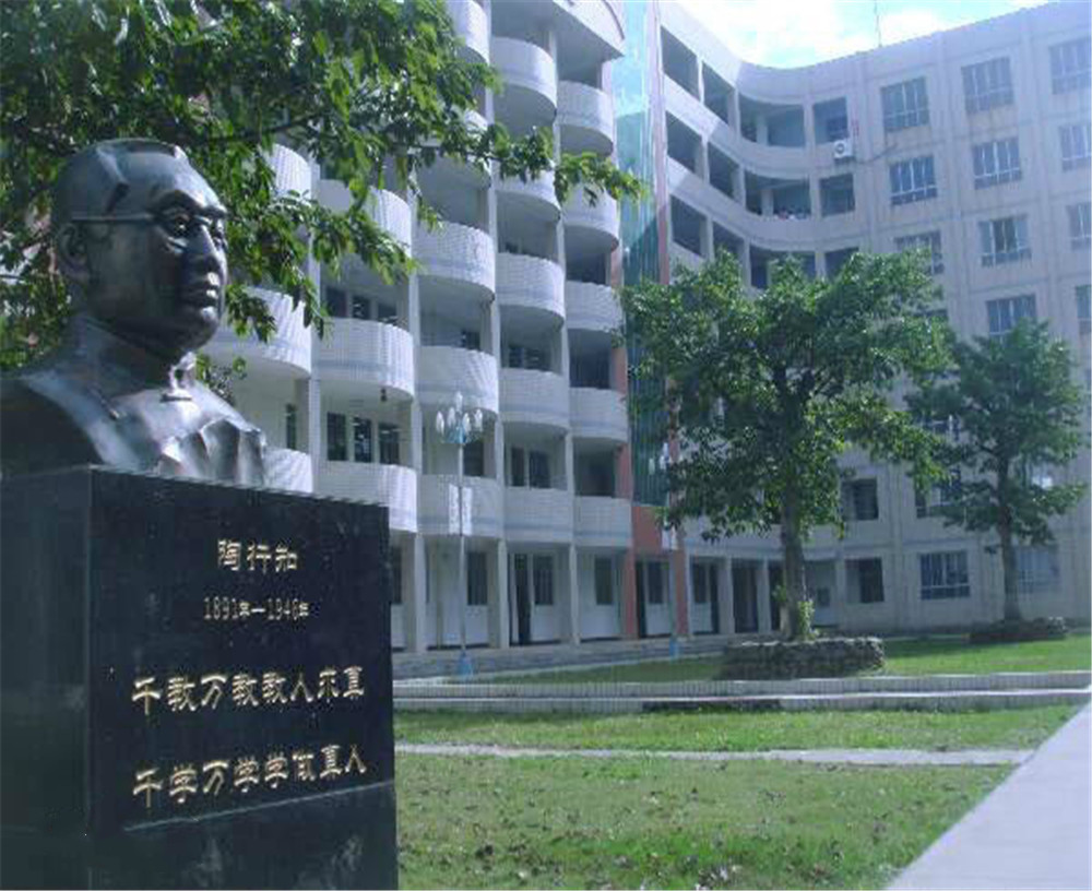 西昌市第六中學(xué)學(xué)校招辦電話是多少？