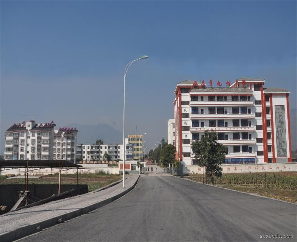 西昌市禮州中學(xué)學(xué)校招辦電話是多少？