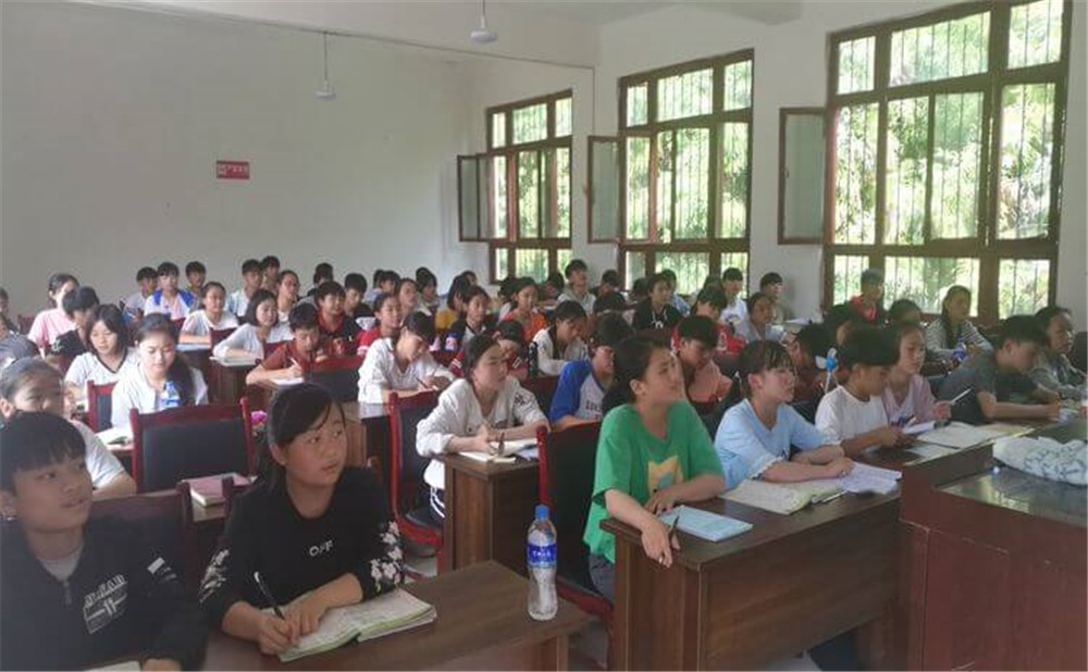 鹽源縣中學(xué)2020年的招生簡章在哪看？