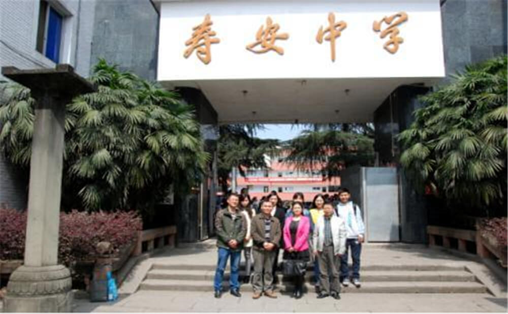 壽安中學(xué)每年的學(xué)費(fèi)是多少錢？