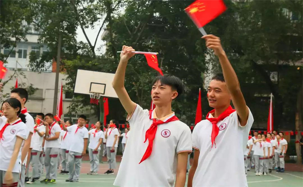 成都市石室聯(lián)中蜀華分校每年學(xué)費(fèi)是多少？