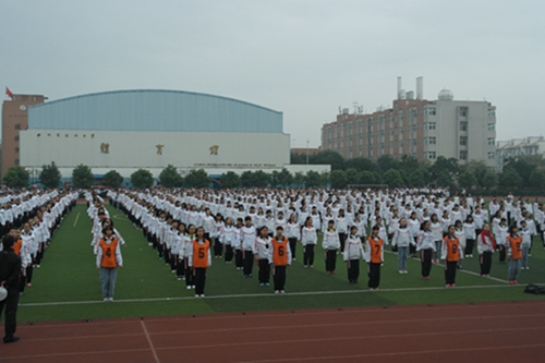彭州中學(xué)的招生計(jì)劃是多少？