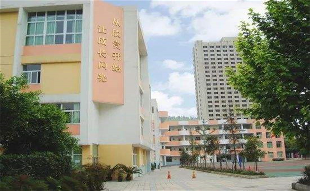 成都成飛中學(xué)的高中住宿怎么樣？