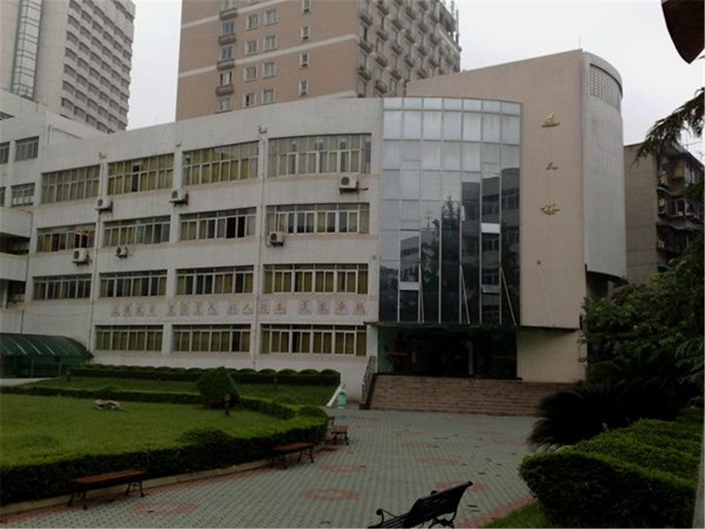 成都市鹽道街中學近三年的錄取分數(shù)是多少？