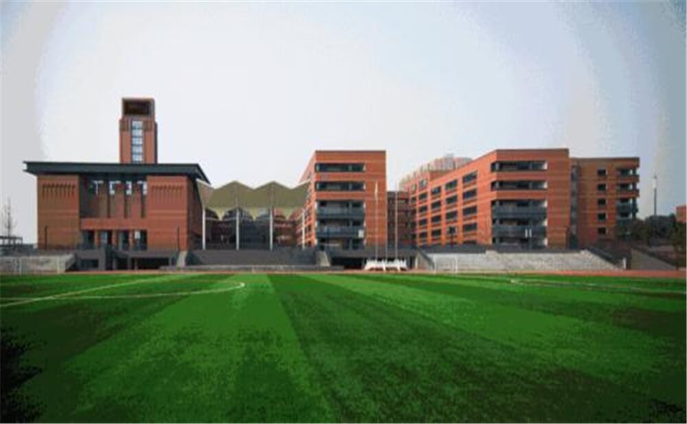 成都實(shí)外新都五龍山學(xué)校的學(xué)費(fèi)是多少錢(qián)？