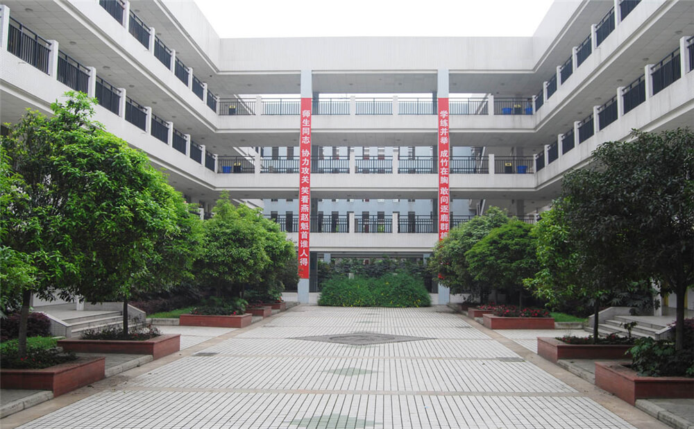 香城中學(xué)的學(xué)費(fèi)是多少錢？