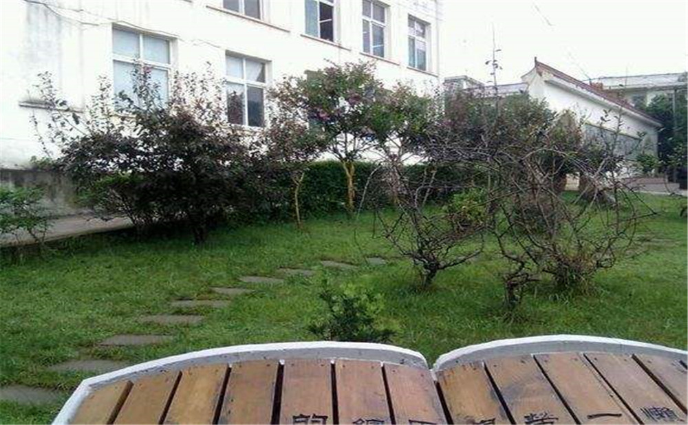 賈家中學(xué)的高中住宿怎么樣？