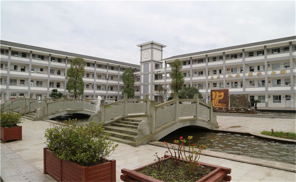 平樂(lè)中學(xué)的高中住宿怎么樣？