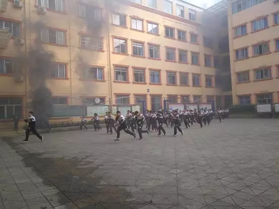 成都實(shí)驗(yàn)外國語學(xué)校的宿舍怎么樣？