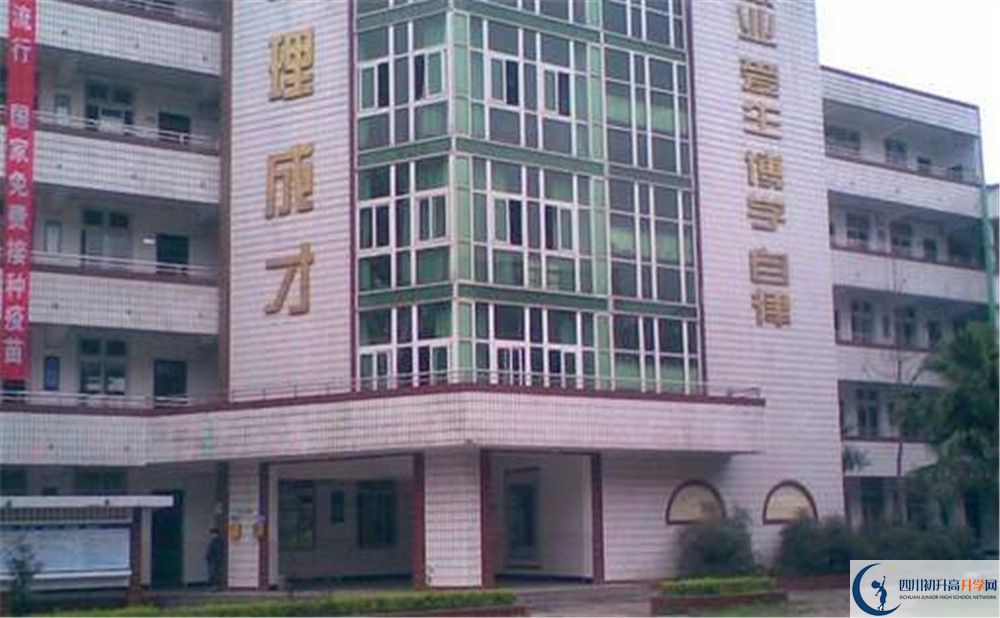 青白江中學(xué)高中部錄取分?jǐn)?shù)是多少？