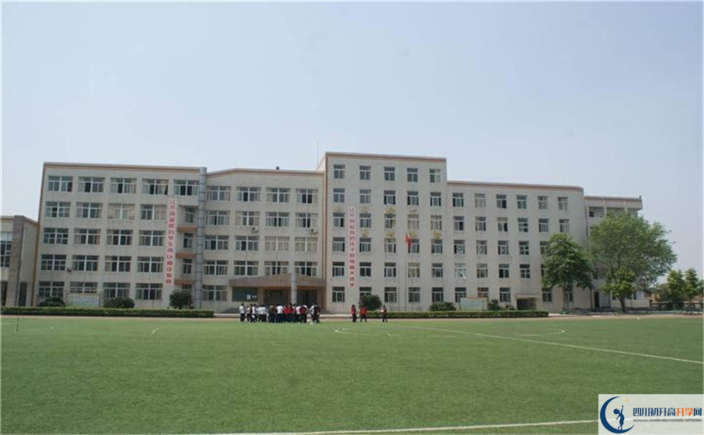 洛帶中學(xué)是個(gè)怎么樣的學(xué)校？