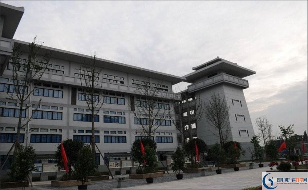 成都石室中學(xué)北湖校區(qū)的學(xué)費(fèi)大概多少？